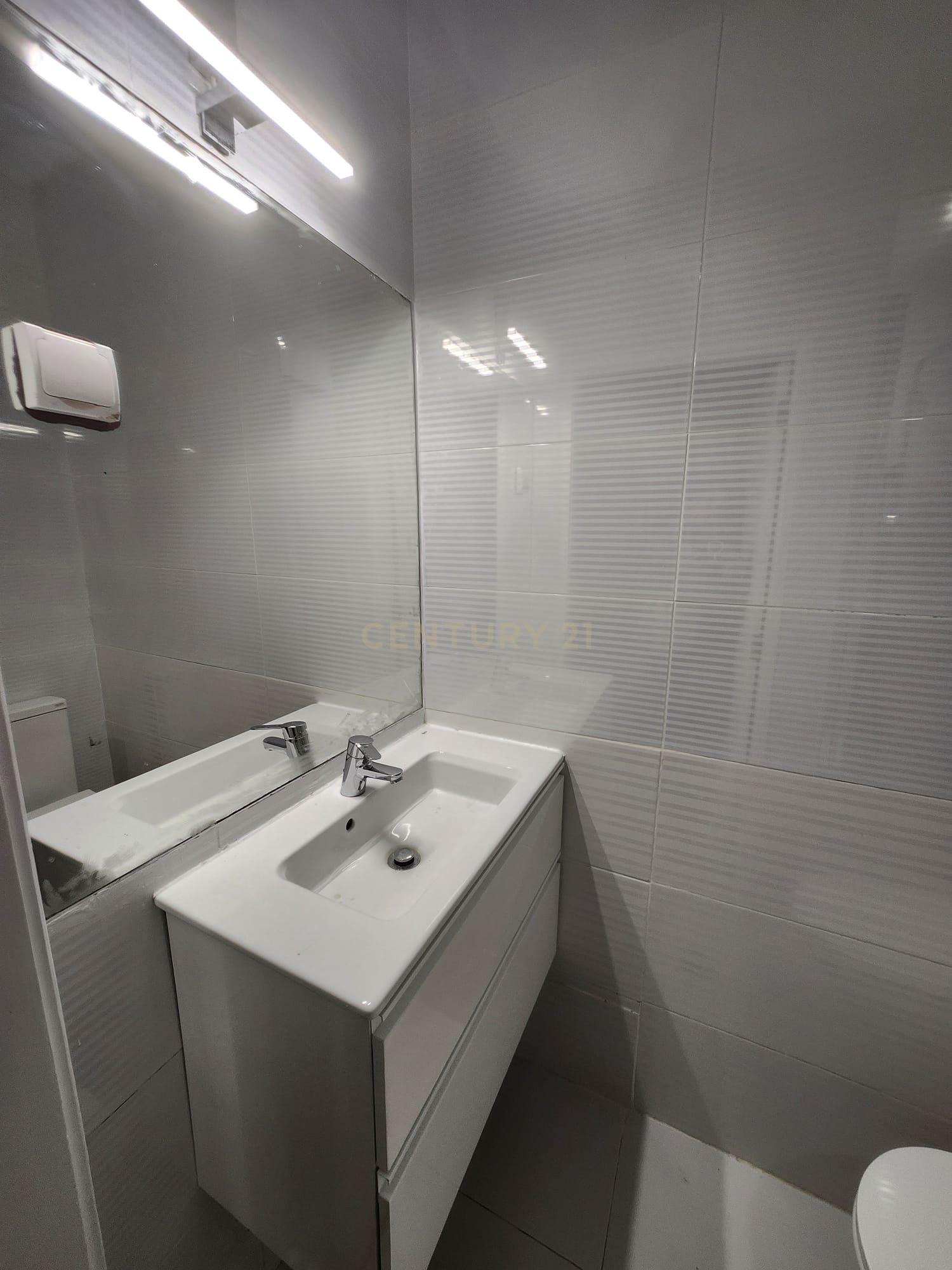 Apartamento Moderno em Setúbal com Vista para a Cidade e Montanha - Image 13